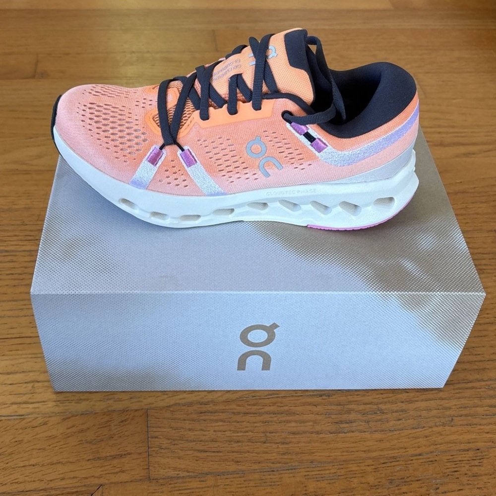On Cloudsurfer 2. Tangerine/Ivory